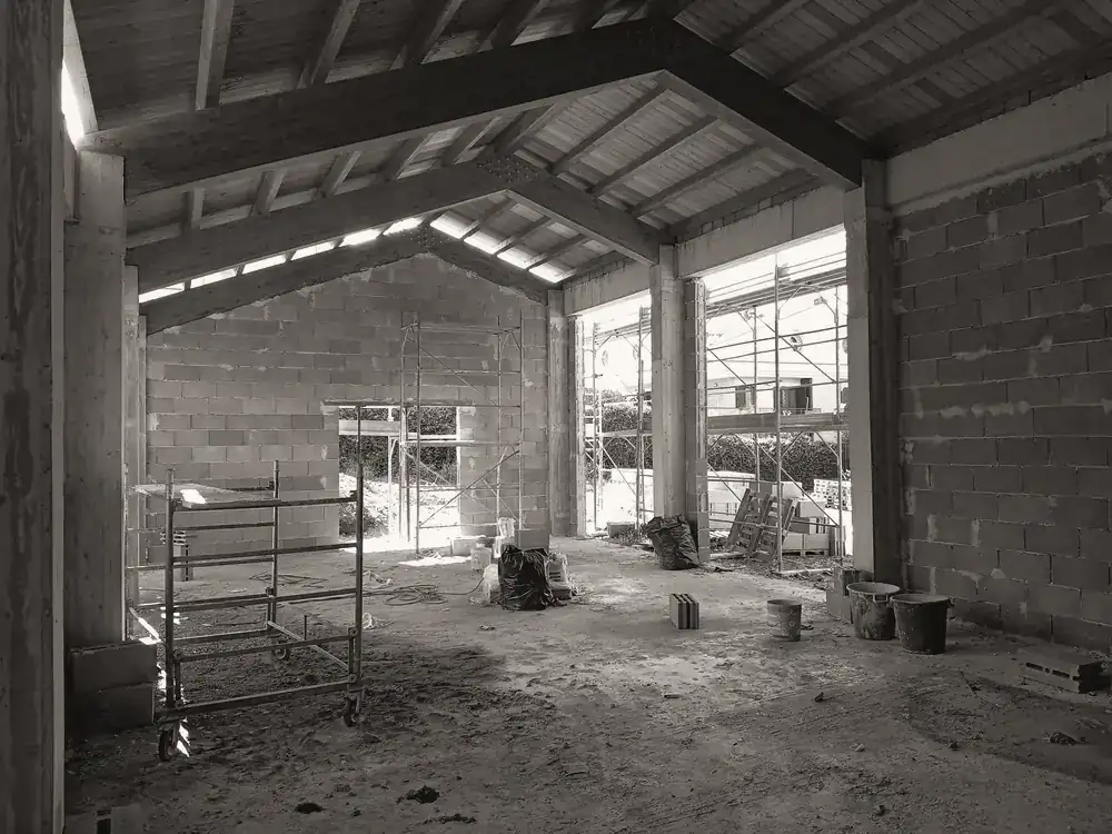 Colle Pizzuto neighbourhood pavilion under construction: timber roof