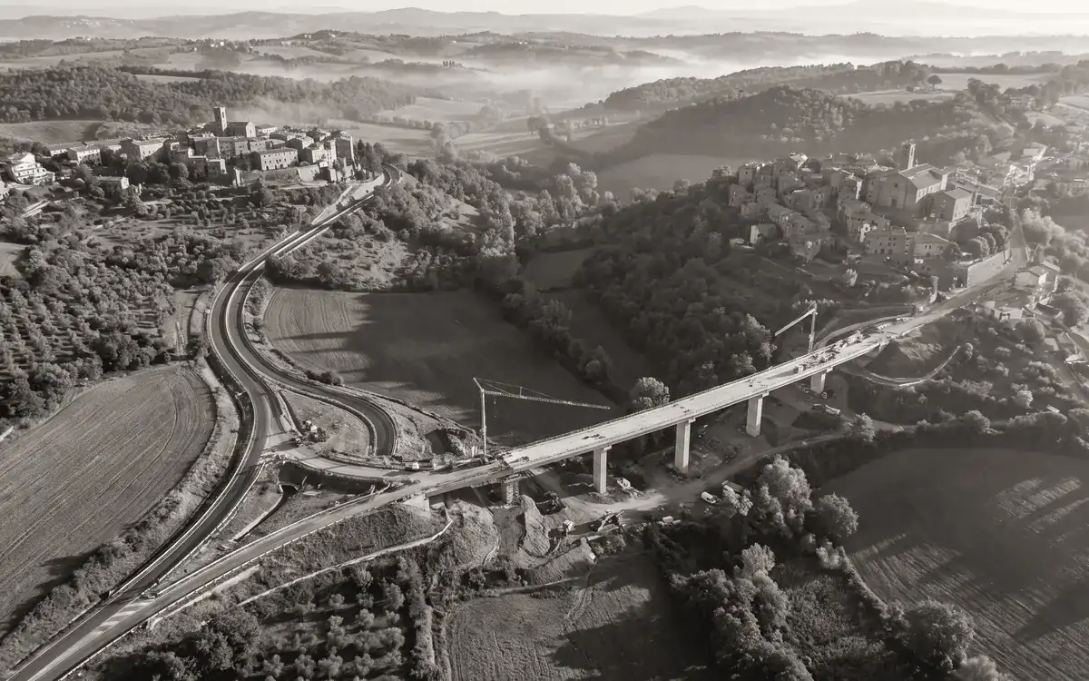 Provincial road among the hills of Tuscia (illustrative image)